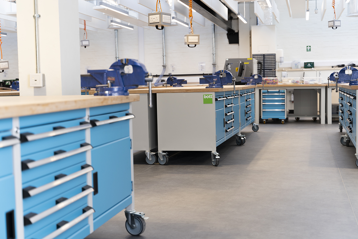 Bott_Ltd's tweet image. 📚🎓 Create smarter learning spaces with bott!
From classrooms to workshops, investing in high-quality storage in the education sector creates efficient and inspiring learning spaces.
✅ Maximises every inch with smart, durable storage systems
✅ Improves focus & engagement…