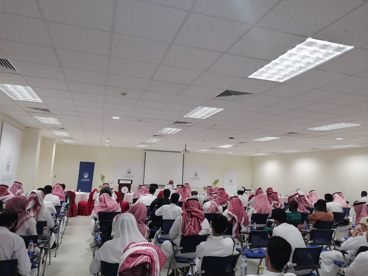 FLE_iu's tweet photo. أقامت #كلية_الأنظمة_والاقتصاد اليوم بالتعاون مع وحدة التوعية الفكرية وعمادة شؤون الطلاب لقاء بعنوان : 
( ماذا بعد التخرج  ).
🎙️ قدمها سعادة الدكتور : عبدالمجيد بن ابراهيم العوفي . 

#الجامعة_الإسلامية https://t.co/PPqpC8SGd1