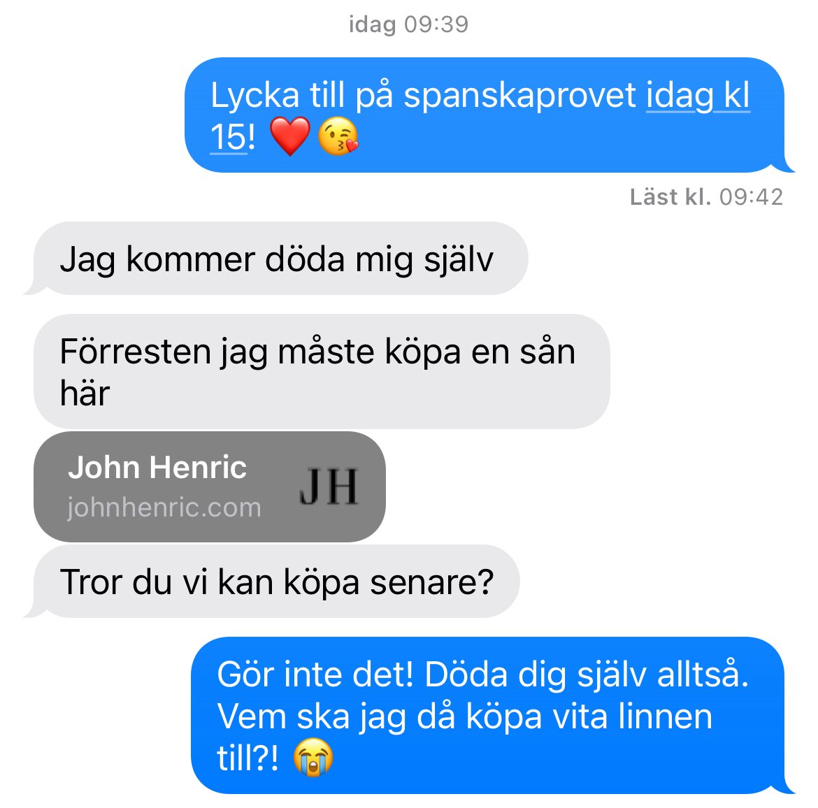 Att sms:as med sin 15-årige son som hyser vissa aggressioner gentemot sitt språkval.