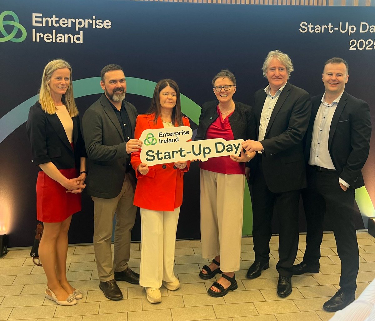 Proudly representing the Western Region at the Enterprise Ireland Start-Up Day yesterday at the Aviva Stadium were WDC's Western Investment Fund team. 🚀

📸 L to R: Olive McLucas, Jonathon Kavanagh, Gillian Buckley, Majella Maher, Enterprise Ireland, Connell Gallagher and John
