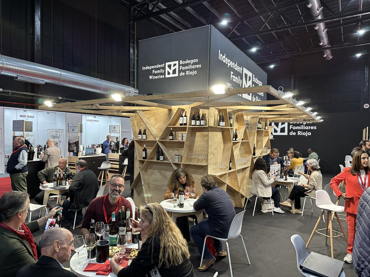 Último día en  @fenavin_oficial. No te vayas sin catar los vinos únicos de nuestras 24  bodegas familiares.
📍 Pabellón E, Calle 23, Stand 8
Vinos con alma, con historia, con carácter.
#Fenavin2025 #VinosConIdentidad #NosVemosEnFenavin