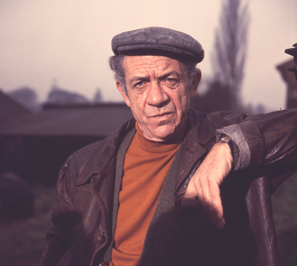 Star of the Carry On films and a favourite comic actor of TV and radio, Sid James, was #botd in 1913. #sidjames