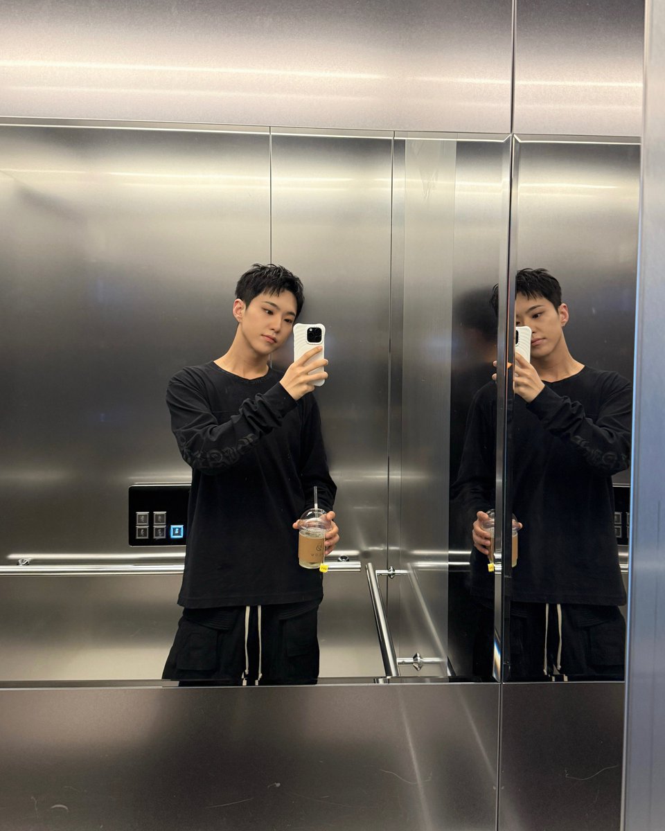 ulthorangdan's tweet photo. 250508 HOSHI WV Post 🌟

🐯 🖤 https://t.co/9LqqN9GAAM