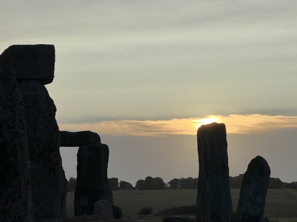 Sunrise at Stonehenge today (8th May) was at 5.27am, sunset is at 8.39pm ⛅️