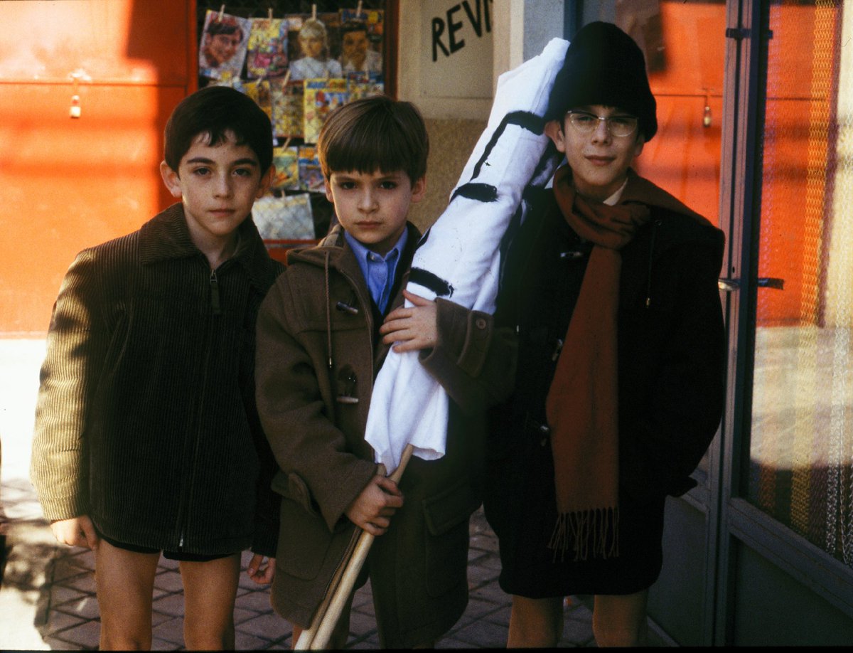 ¿Qué capítulos veremos hoy? Seguimos con la primera temporada en <a href="/SquirrelTVES/">SquirrelTV</a> y esta tarde, a las 17h, lo hacemos con otros tres capítulos:

Capítulo 10. Un hombre sin corazón 
Capítulo 11. Educación y mundología 
Capítulo 12. Un día es un día 

¡Os esperamos!
#CuéntameDeNuevo