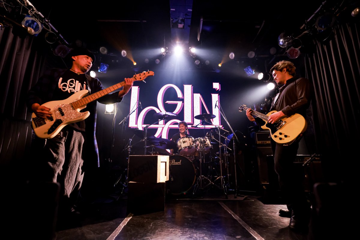 mikagamiken's tweet photo. さてさて。
本日は5月11日に目黒 LIVE STATIONにて自主企画「劇場」を控えたLOGGIN'のリハーサル。
今回は完全にレイのプロデュース公演。
どんな物語が出来上がるのか。
そして、その物語で俺はどんな役を与えられるのか笑
今日も音を楽しんできます！ https://t.co/8f0oXhoF62