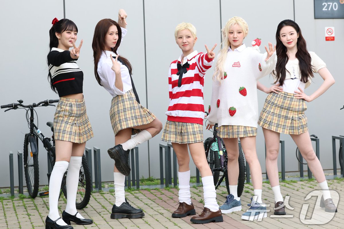idlecharts's tweet image. i-dle arriving at the filming for JTBC&apos;s &quot;Knowing Brothers&quot;
