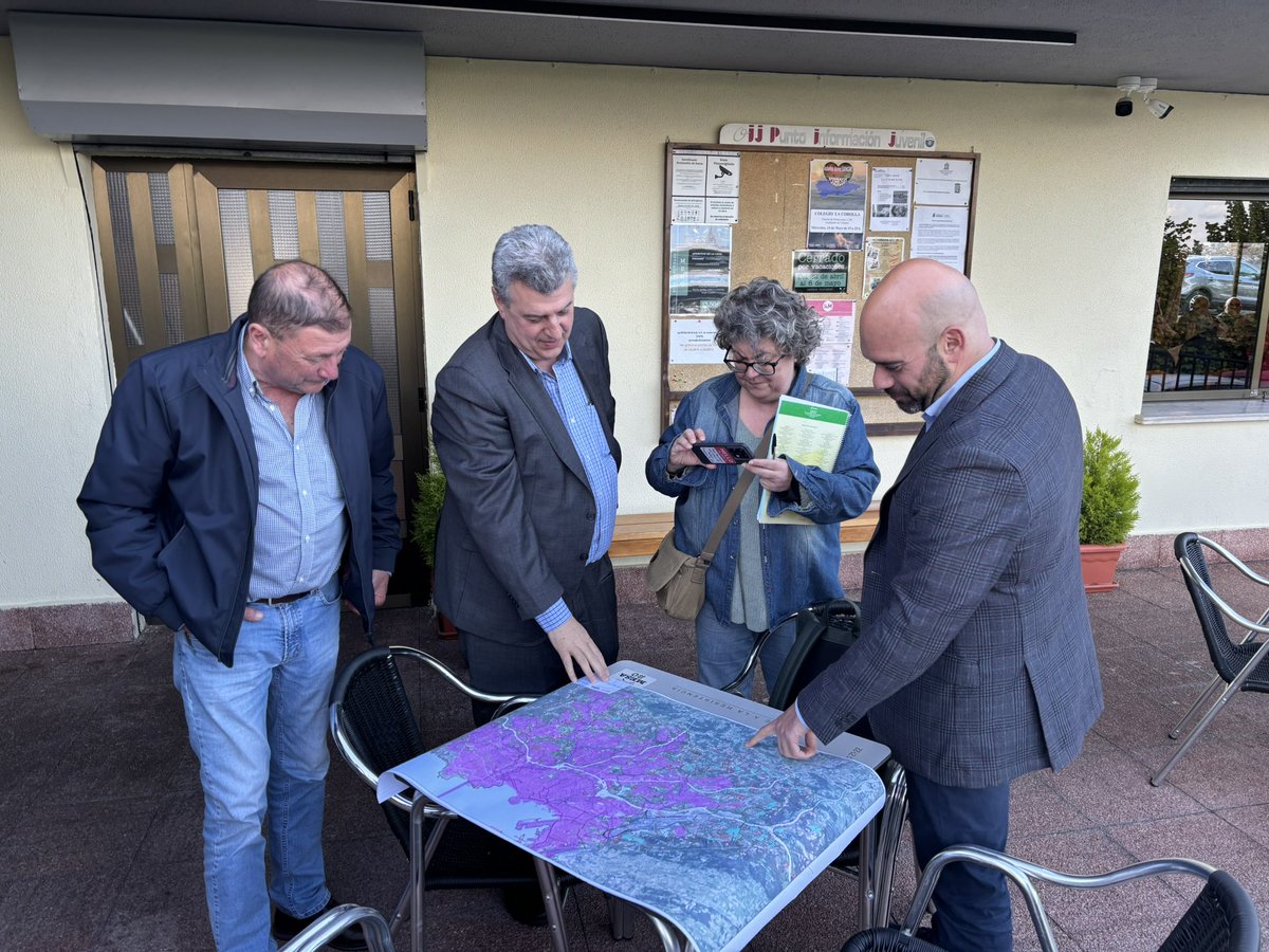 FORO Gijón (@forogijon) on Twitter photo Nos reunimos con la Federación de Vecinos de Les Caseríes con el objetivo de estudiar la extensión de la red de saneamiento en las parroquias rurales que aún no la disfrutan.
🗣️ <a href="/ChusMarSal/">Jesús M. Salvador</a>: "Tenemos un compromiso muy fuerte con la zona rural” Nos reunimos con la Federación de Vecinos de Les Caseríes con el objetivo de estudiar la extensión de la red de saneamiento en las parroquias rurales que aún no la disfrutan.
🗣️ <a href="/ChusMarSal/">Jesús M. Salvador</a>: "Tenemos un compromiso muy fuerte con la zona rural”