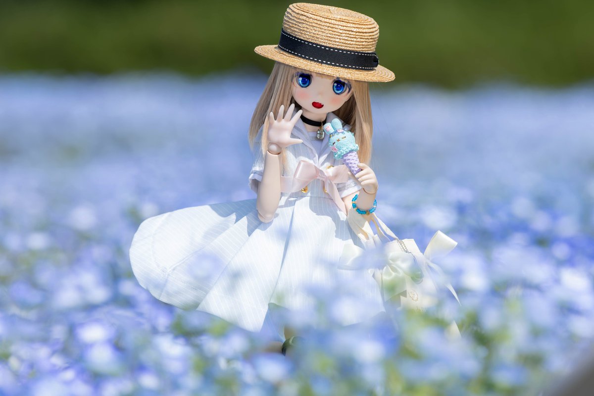 える「ネモフィラの中で、ネモフィラアイス食べる～」

#ERIっ子 
#skyloops
#NEKOCHOCO
#ミュウミュウの宝箱