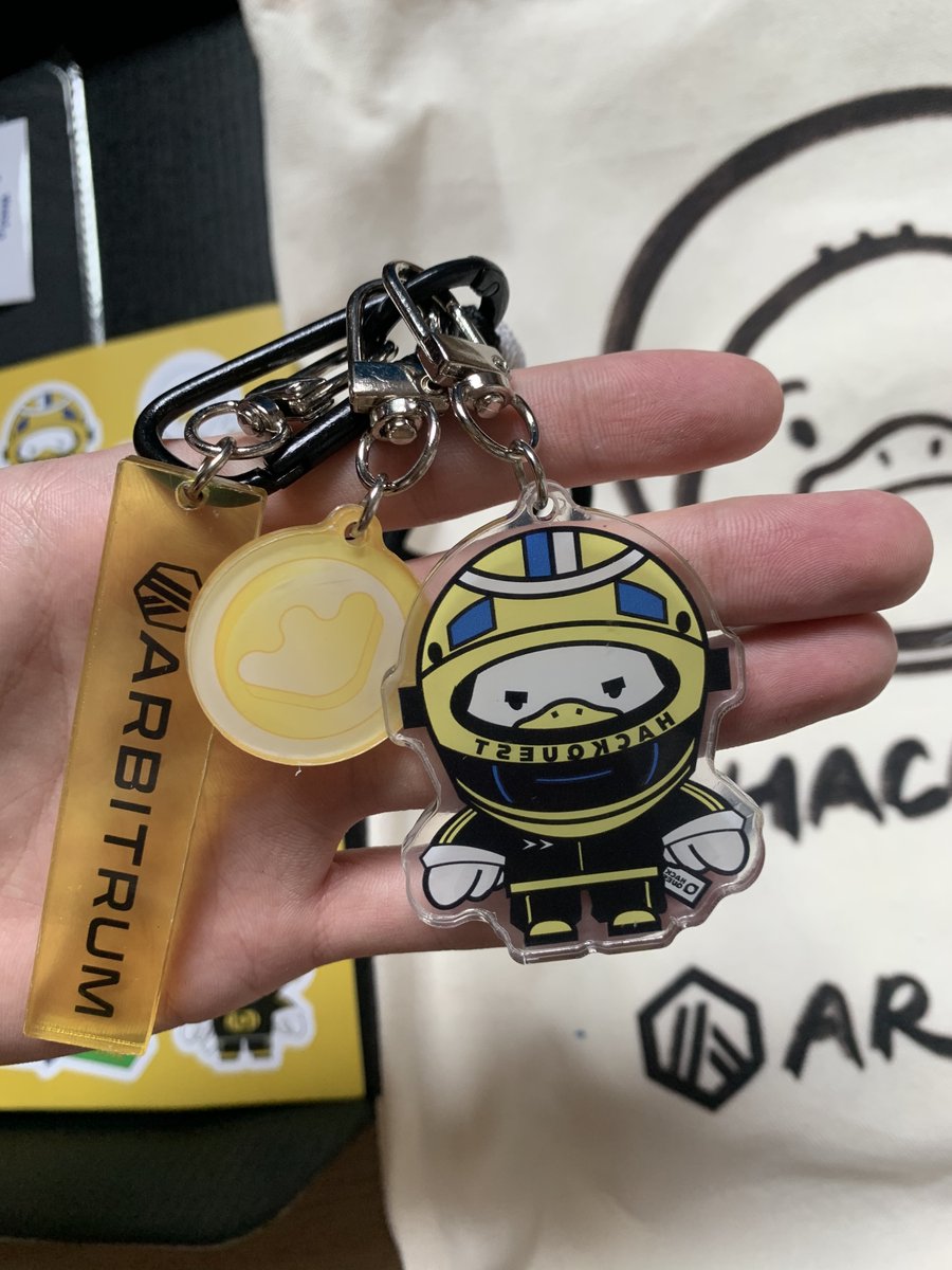 _CyrusL1_'s tweet photo. 🎁【开箱惊喜】HackQuest x Arbitrum共学营结营礼物大公开！
激动的心，颤抖的手，终于收到了HackQuest结营礼物！开箱的瞬间，满满的惊喜和感动，每一件小物都充满了心意和创意。这份礼物不仅是对过去努力的肯定，更是对未来的鼓励。感谢HackQuest和Arbitrum，让我在学习的道路上不断前行!
@HackQuest_ https://t.co/G79R1dermy