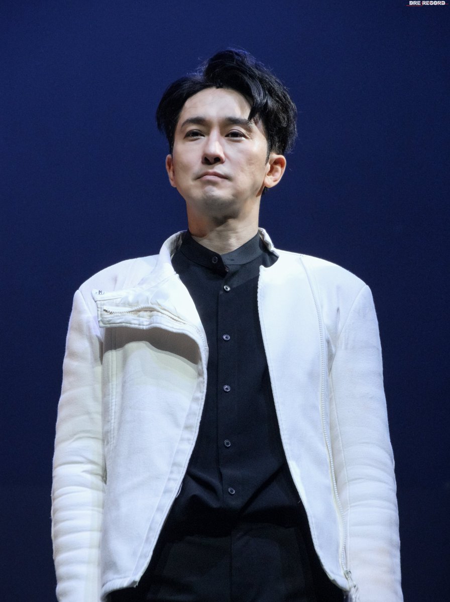 DreRecord_pic's tweet photo. 240821 연극 햄릿 커튼콜

햄릿 役 #강필석 배우님 

왕자야~~~ https://t.co/sPleIs97Fc