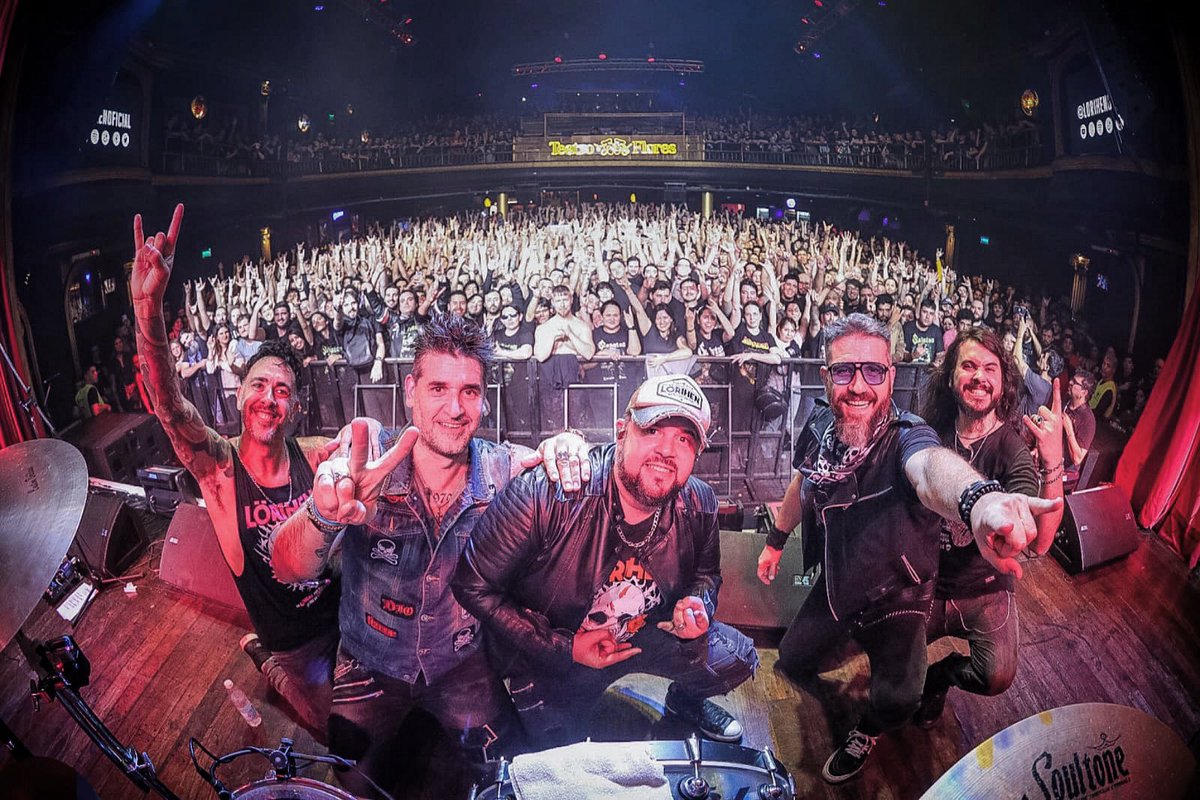 Gran noche en el <a href="/TeatroFlores/">Teatro Flores 🎭</a>!!!
 Agradecemos a los amigos de <a href="/sabaton/">Sabaton</a> y <a href="/nwmproductions/">NWM Productions</a> por la invitación. Continúa la gira el próximo VIE 23/5 En Villa constitución y SÁB 24/5 en QUILMES