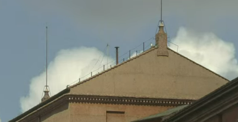 FREEDOM_1_ST's tweet photo. Looks like "Habemus Papam"!!
#pope #Conclave2025 https://t.co/ly6fk7Sxo6