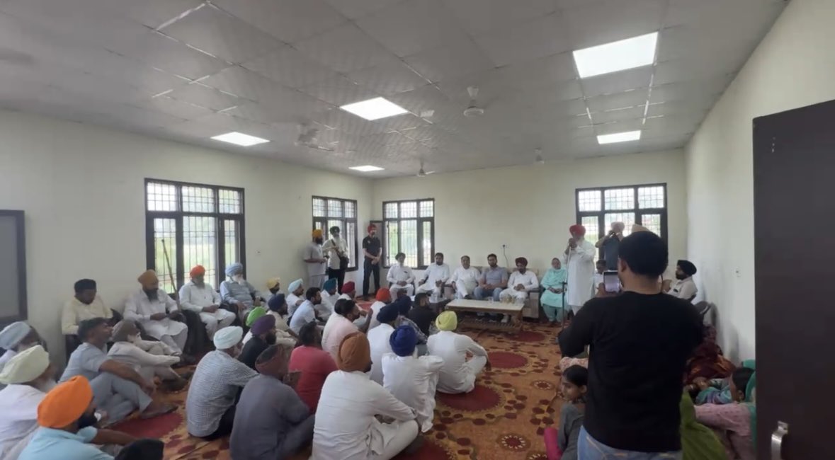 VijayIndrSingla's tweet photo. ਪਿੰਡ ਭੜੋ, ਸੰਗਰੂਰ ਵਿਖੇ ਸੰਵਿਧਾਨ ਬਚਾਓ ਰੈਲੀ ਤਹਿਤ ਸਮੂਹ ਸਤਿਕਾਰਯੋਗ ਸਾਥੀਆਂ ਨਾਲ ਮੁਲਾਕਾਤ ਕੀਤੀ ਅਤੇ ਰੈਲੀ ਦੇ ਬਾਰੇ ਰੂਪ ਰੇਖਾ ਵਿਚਾਰੀ ਗਈ।
#bharon #sangrur #samvidhanbachaorally #singla4sangrur #sangrurdevelopment #Kakra #Panwa #Jollian #Dialgarh #Sakrodi #Dittupur #Mehasmpur #Gehlan #Alloarkh #Bakhopir #Bakhtari #VijayIndersingla
@RahulGandhi @kharge @kcvenugopalmp @priyankagandhi @INCPunjab @INCIndia @IYCPunjab @IYC
