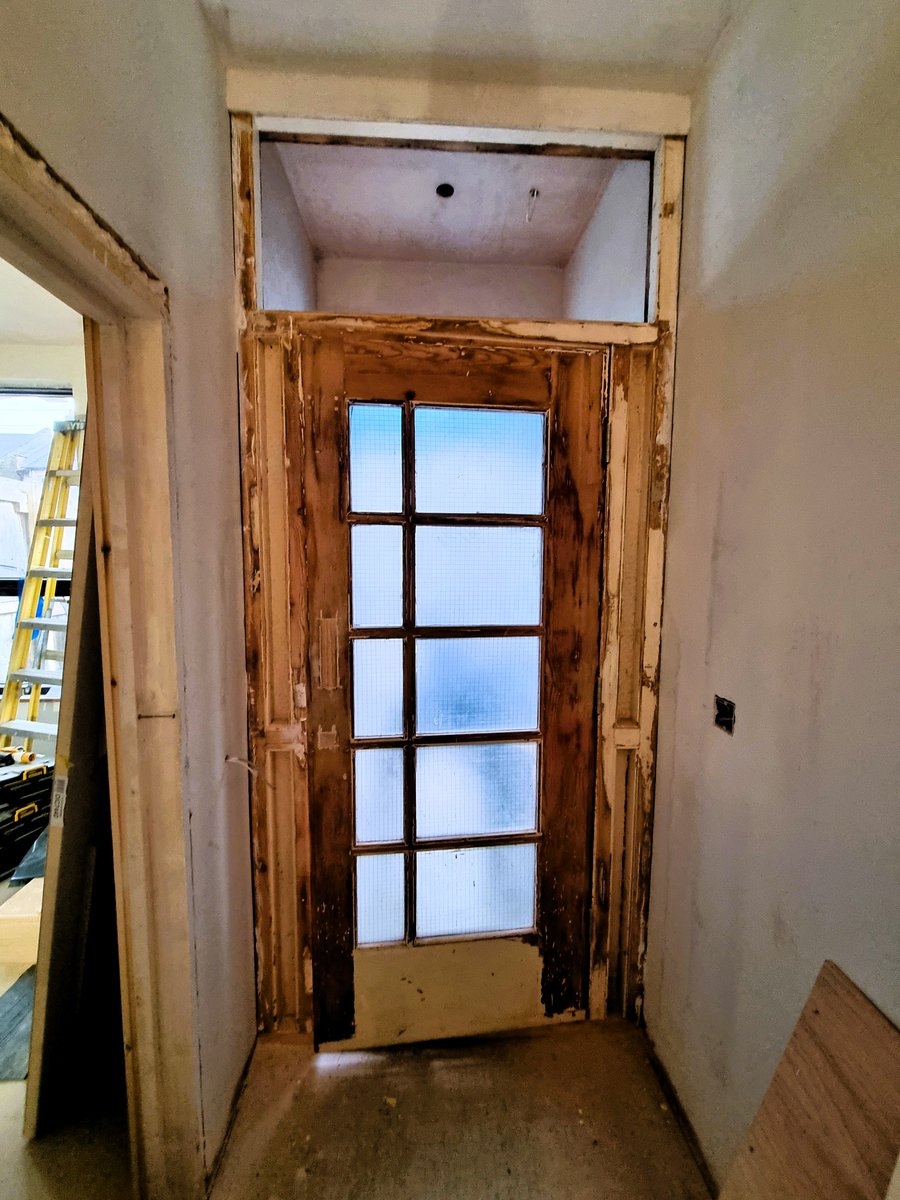 branches_wfc's tweet image. Here’s Jon, snapping away! He has been a vital part of our ‘Move-On Project’ since we acquired this beautiful old Victorian house. It’s filled with character and has so much potential, but it needed some love to meet LETI... instagram.com/p/DJYrFg4RKHg/… #moveonproject #brancheshostel