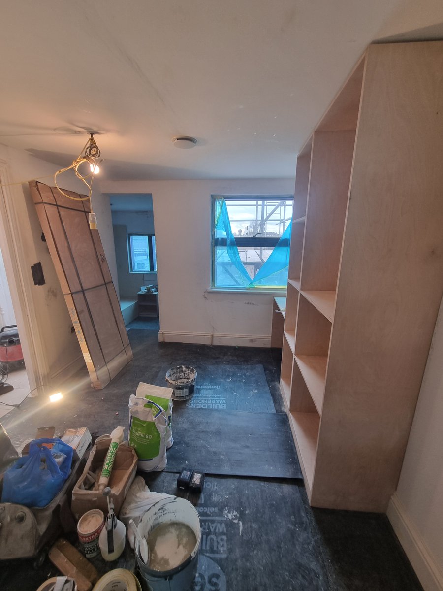 branches_wfc's tweet image. Here’s Jon, snapping away! He has been a vital part of our ‘Move-On Project’ since we acquired this beautiful old Victorian house. It’s filled with character and has so much potential, but it needed some love to meet LETI... instagram.com/p/DJYrFg4RKHg/… #moveonproject #brancheshostel