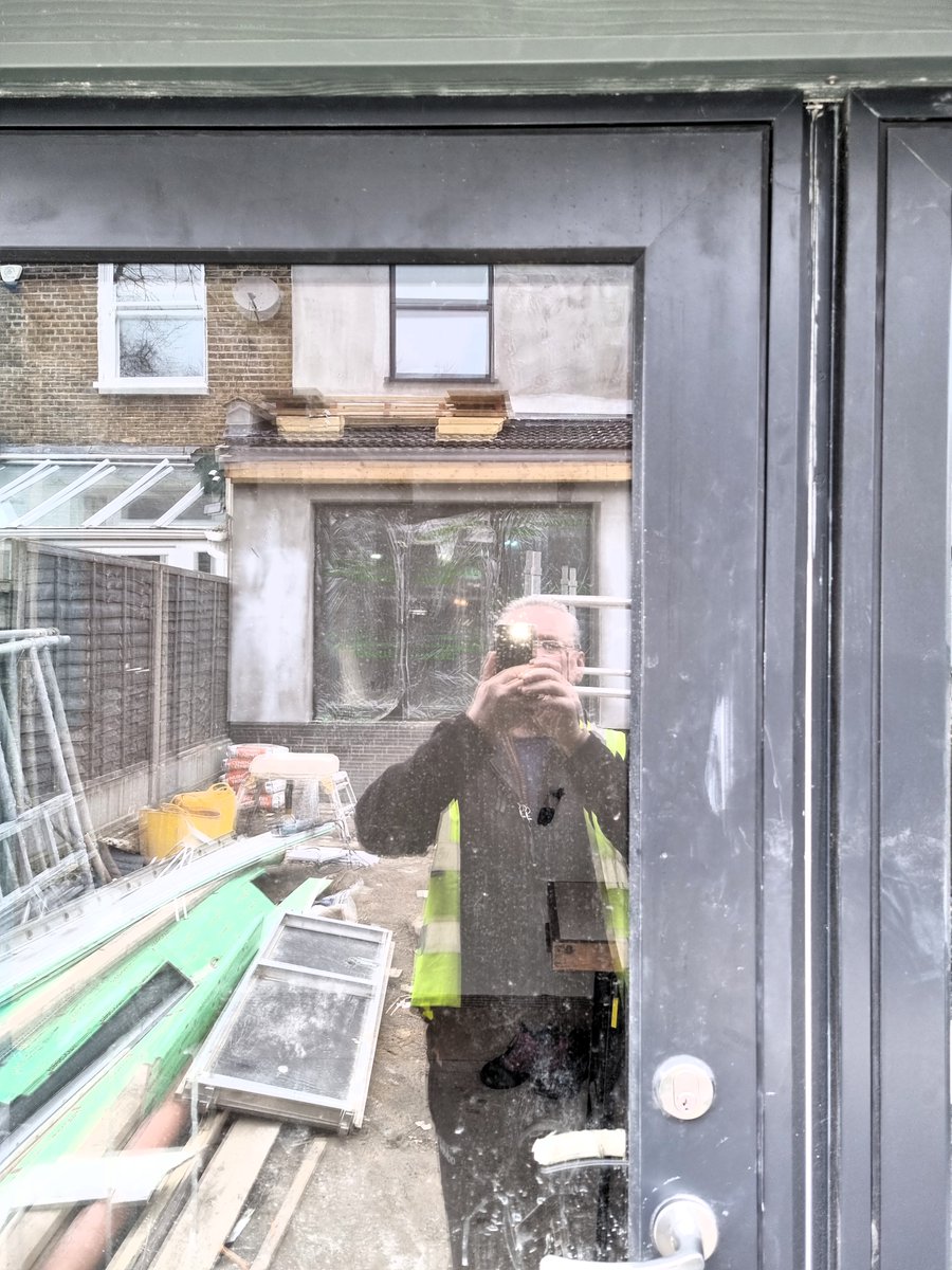 branches_wfc's tweet image. Here’s Jon, snapping away! He has been a vital part of our ‘Move-On Project’ since we acquired this beautiful old Victorian house. It’s filled with character and has so much potential, but it needed some love to meet LETI... instagram.com/p/DJYrFg4RKHg/… #moveonproject #brancheshostel
