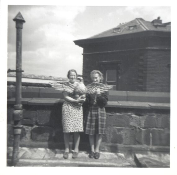 chethamslibrary's tweet image. Delving into the post-war diaries of Hilda Lofthouse and Pauline Leech reveals a humorous portrait of life behind the scenes at our Library📚 Our latest blog is a window into simpler times at Chetham's, and shows how some things never change!
👉 Read here: tinyurl.com/4zvtfknx