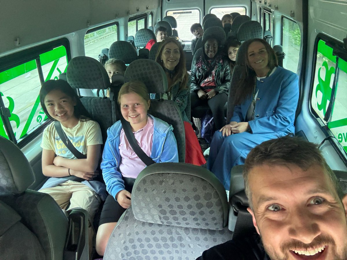 Arrived at Lime street, boarded our train and all set for our London trip 🇬🇧 #vedaycelebrations #houseofparliament