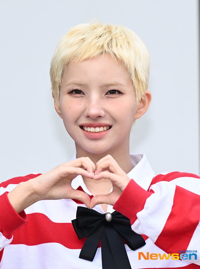 kennyjennybenn's tweet photo. No but Soyeon can really pull off any and I mean ANY hairstyle but it's time we hide the scissors from her cuz baldyeon is not an option 😭 https://t.co/xdi96NZsgj