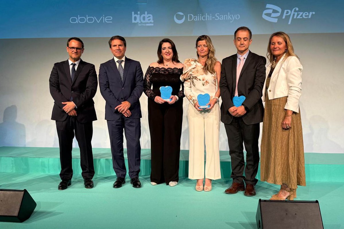 EnfermerasMadrid (@madridcodem) on Twitter photo 🔵 La colegiada madrileña Irene Araque (<a href="/AraqueIrene/">Irene Araque Criado</a>), directora de Enfermería del Hospital Rodríguez Lafora, gana el Premio #Admirables25 de <a href="/diariomedico/">Diario Médico</a> en la categoría de #Enfermería
¡Enhorabuena, compañera! 🔵 La colegiada madrileña Irene Araque (<a href="/AraqueIrene/">Irene Araque Criado</a>), directora de Enfermería del Hospital Rodríguez Lafora, gana el Premio #Admirables25 de <a href="/diariomedico/">Diario Médico</a> en la categoría de #Enfermería
¡Enhorabuena, compañera!