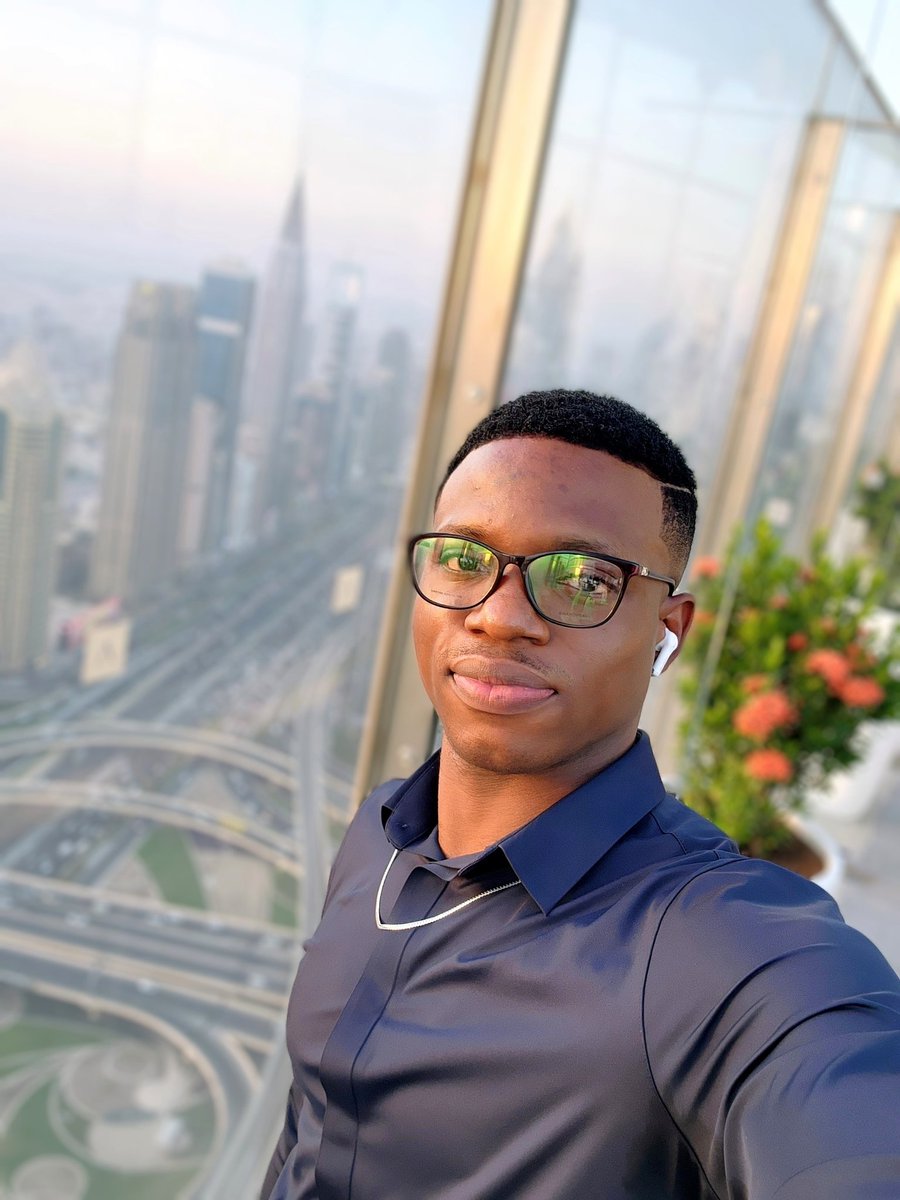 2019. I was jobless, broke, and begging strangers on LinkedIn.
No replies. No calls. Just silence.
Then one prayer changed everything.
Not immediately — but completely.
Here’s how I went from fasting for jobs…
To making my first million in 3 months. 🧵