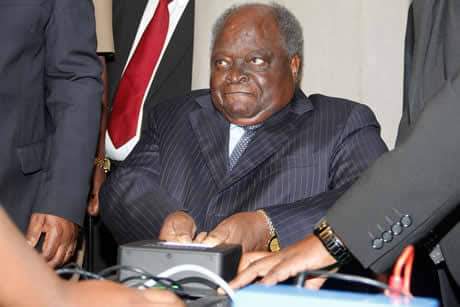 Francis Atwoli should just leave pamoja na his bootlickers,you have no idea how I have seen enough with this mzee in the union,wafanyikazi wanaumia,kazi tu ni praise and worship ya serikali,and justifying social media regulation,shame on him!!!!#AtwoliRetire