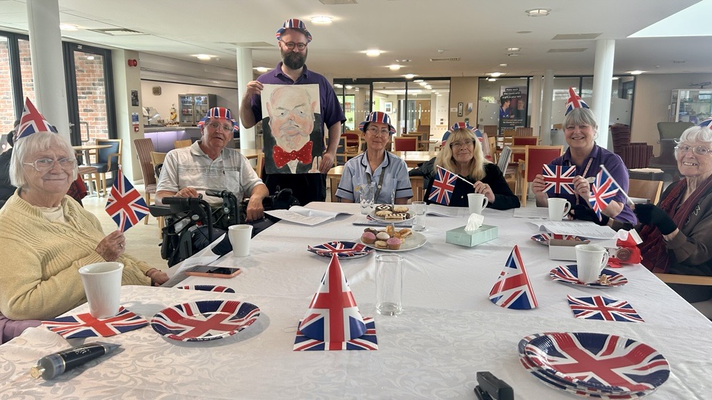 HelpStAndrews's tweet image. It has been a fun-filled week of celebrations for our Wellbeing groups as we commemorate the 80th anniversary of #VEDay.
Our patients have enjoyed afternoon tea, games and sing-alongs, to mark the end of World War II in Europe and pay tribute to our VE Day generation.