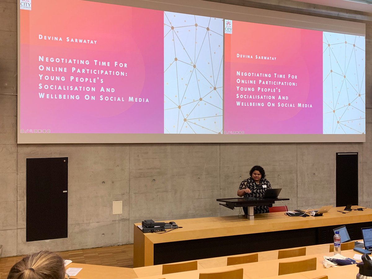 TIMED_EU (@eu_timed) on Twitter photo Dr. <a href="/DevinaSarwatay/">Devina Sarwatay</a> from <a href="/CityStGeorges/">City St George's, University of London</a> presents her research on how young people negotiate time for social media access and socialisation at our Symposium on Time and Wellbeing in the Digital Age.
#DigitalTime #Youth #Wellbeing #TIMEDproject <a href="/EUCHANSE/">CHANSE</a> Dr. <a href="/DevinaSarwatay/">Devina Sarwatay</a> from <a href="/CityStGeorges/">City St George's, University of London</a> presents her research on how young people negotiate time for social media access and socialisation at our Symposium on Time and Wellbeing in the Digital Age.
#DigitalTime #Youth #Wellbeing #TIMEDproject <a href="/EUCHANSE/">CHANSE</a>