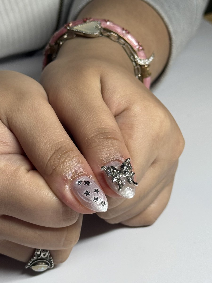 macheriers's tweet photo. yay new nails ⭐️🪽💗 https://t.co/t9zBo6w4mS