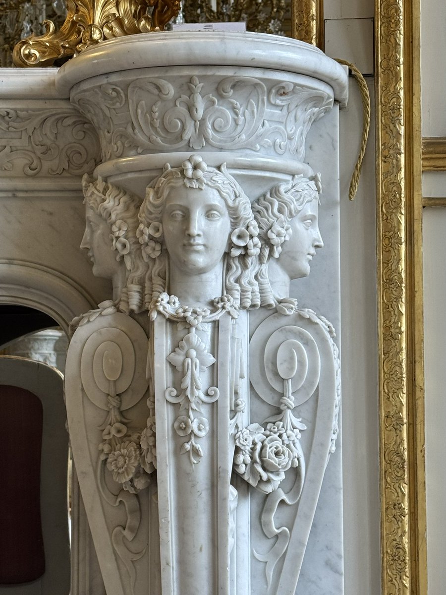 GeismarLuc's tweet photo. Un écrin d’élégance en attendant d’être reçu par la Présidente de l’Assemblée nationale…
Quelle finesse ! 
Chaque recoin de l’Hôtel de Lassay témoigne du raffinement de notre patrimoine
Je me laisse porter par les détails,touché par l’harmonie des lieux entre histoire et émotion https://t.co/iSrpOgDCBK