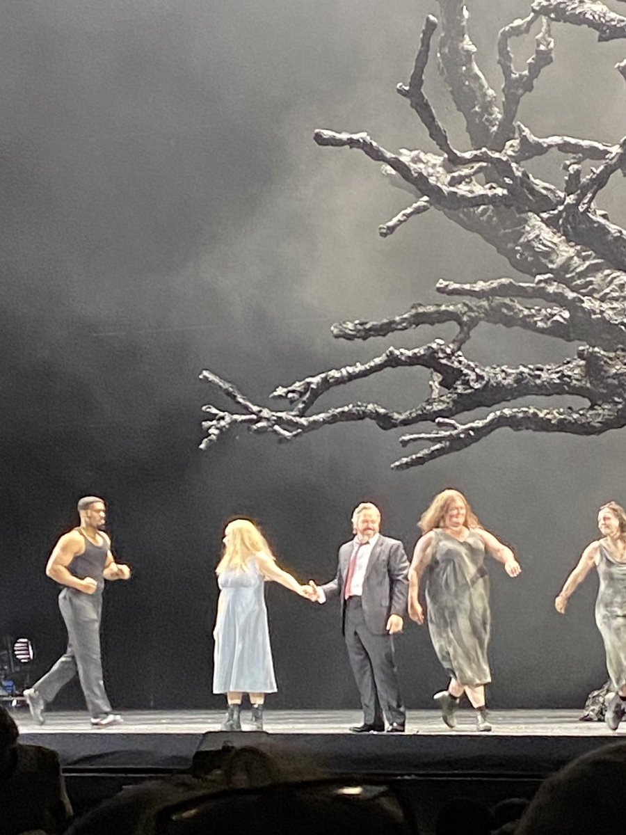 Gkbalaton's tweet image. Fantastic Die Walküre at @rbo_org with a great choice of singers and superb orchestra with Antonio Pappano❤️. Loved Stanislas de Barbeyrac and Natalya Romaniw as the young couple, the powerful Christopher Maltman and Elisabet Strid.
In the break, found a photo from the past.
