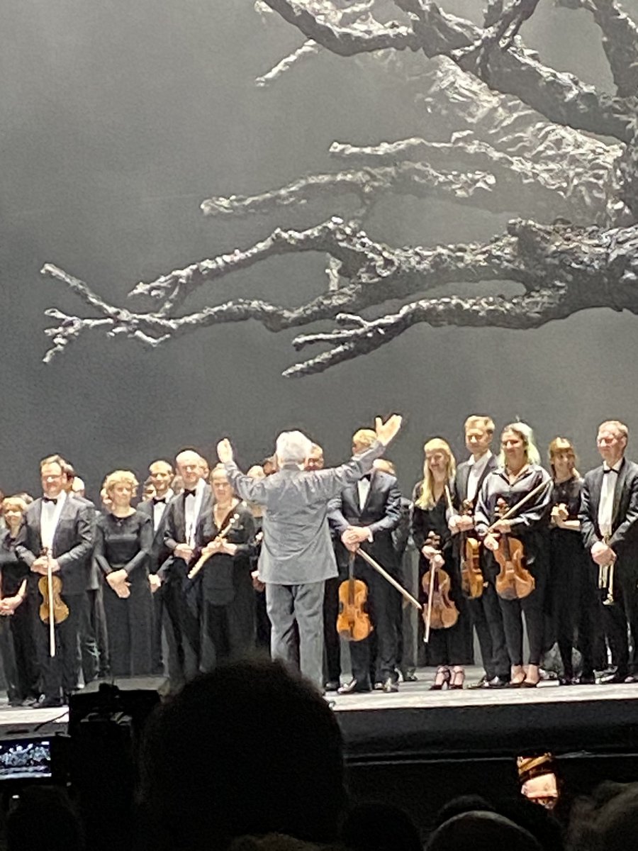 Gkbalaton's tweet image. Fantastic Die Walküre at @rbo_org with a great choice of singers and superb orchestra with Antonio Pappano❤️. Loved Stanislas de Barbeyrac and Natalya Romaniw as the young couple, the powerful Christopher Maltman and Elisabet Strid.
In the break, found a photo from the past.
