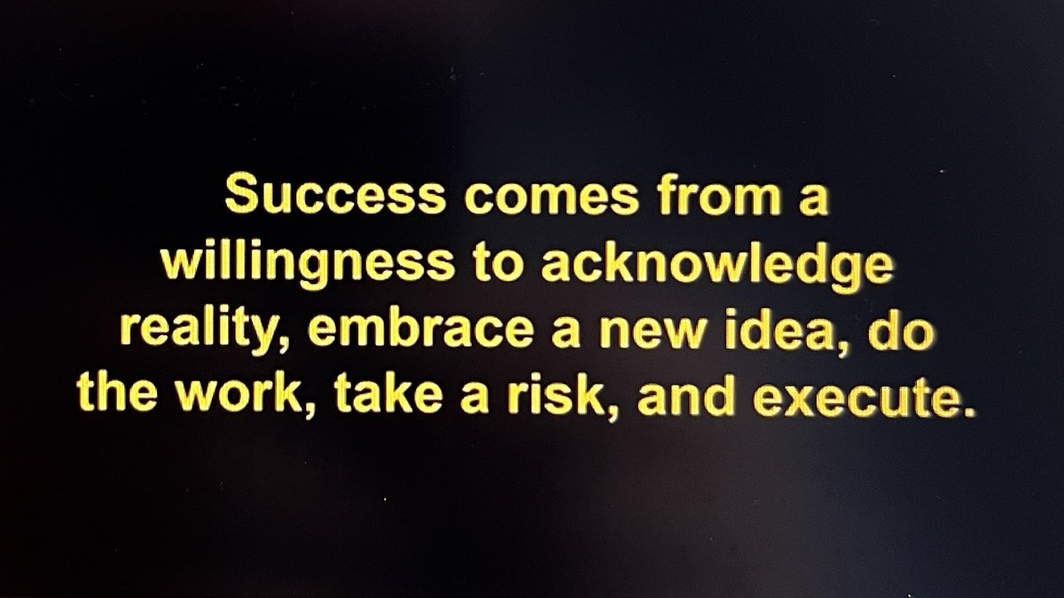 “Erfolg entsteht durch die Bereitschaft Realität anzuerkennen, eine neue Idee anzunehmen, sich an die Arbeit zu machen, ein Risiko einzugehen und sie umzusetzen.”

- Saylor