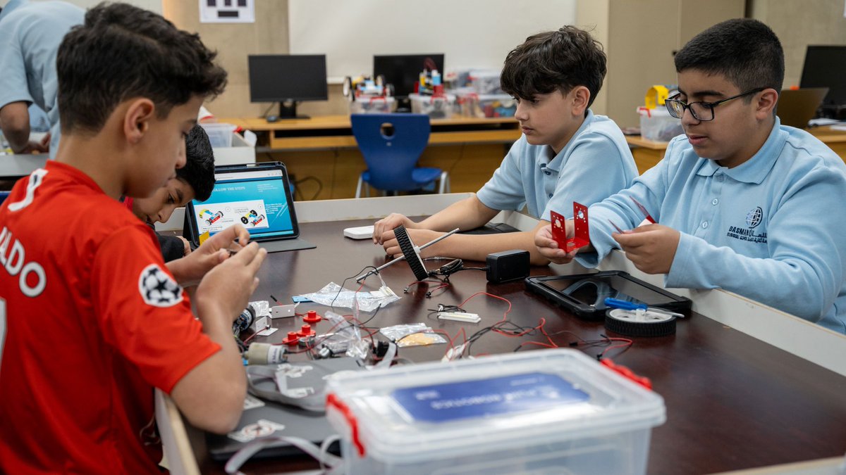 Amideast Kuwait &amp; <a href="/BoeingMidEast/">Boeing Middle East</a> visited <a href="/Dasmanbs/">Dasman Bilingual S.</a>, where 230 Grade 6 students showcased their work in the ‘STEM Robotics” program. The hands-on course introduced them to robotics &amp; coding–an inspiring step into tech &amp; innovation!
@puremindsacademyuae #STEM #robotics #education