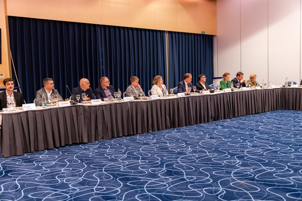 Another substantive “Dinner Talks” event by <a href="/KosCivAlt/">Kosovo Civic Alternative</a>, featuring an open exchange among politicians and civil society on #Kosovo’s post-election prospects. We hope for a resolution to the institutional deadlock with a view to normalization, int. partnerships, and multiethnicity.