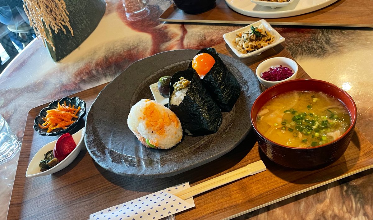 wiredcorps's tweet photo. お疲れ様です！

GWに美味しいおむすび屋さんに
行ってきたので共有しちゃいます！

中の人のおすすめは黄身がのってる
おむすびです🥚♡

一口食べたらホロホロ崩れてしまうほど
ふんわり握られてました🤤
また食べたいー！！

#企業公式がお疲れ様を言い合う
#企業公式相互フォロー
#静岡
#不動産 https://t.co/XMIOEBUKAj