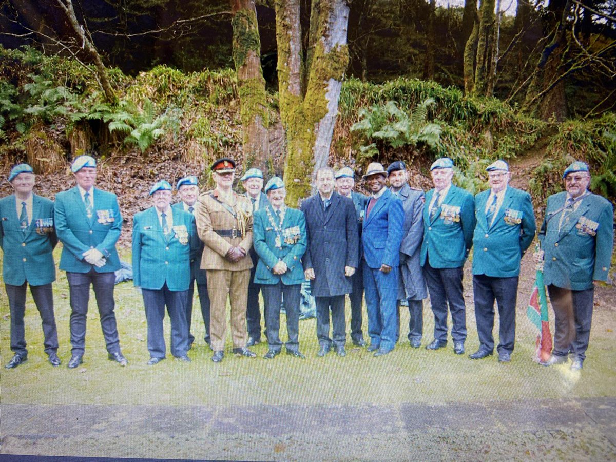 With the Irish UN Peacekeepers Veterans who were in the Congo from 1961-1964. In the rhythm of Bana Ecurie RDC Eloko Ya Makasi ♥️