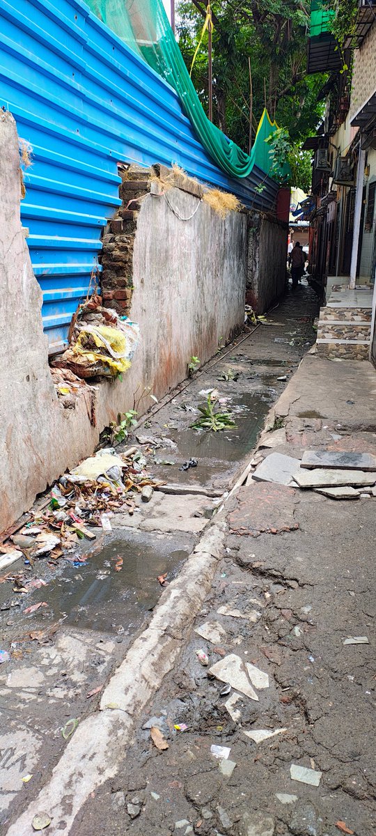 VishnuP35801298's tweet photo. @mybmc This gully near BMC School, Asalfa Pipeline, Subhash Nagar (L Ward- Kurla, Ward 159) sees regular foot traffic. But during the rainy season, it floods badly. There's also no street lighting, causing serious problems at night. Urgent attention needed! https://t.co/SkEazrPmLN