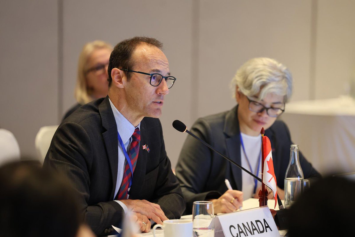 Excellentes discussions à Vientiane ! Weldon Epp, notre représentant à la réunion des hauts fonctionnaires, a rencontré ses homologues à l'occasion du 22e Dialogue des hauts fonctionnaires ANASE-Canada, témoignant ainsi du partenariat solide et constant du Canada avec l'ANASE.