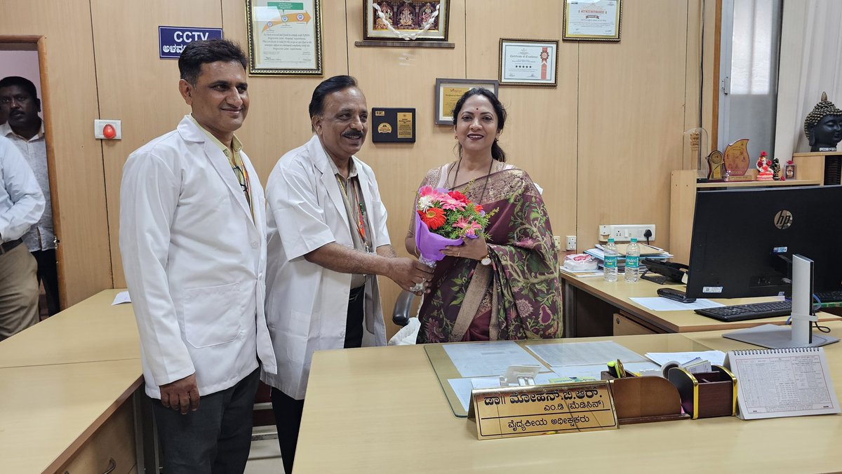 drnagalakshmi_c's tweet photo. ಕೆಸಿ ಜನರಲ್ ಆಸ್ಪತ್ರೆಗೆ ಭೇಟಿ ನೀಡಿ ಮಹಿಳಾ ಒಳರೋಗಿಗಳು, ಗರ್ಭಿಣಿಯರು, ವೈದ್ಯಾಧಿಕಾರಿಗಳು ಹಾಗೂ ಸಿಬ್ಬಂದಿಯ ಕುಂದುಕೊರತೆಗಳನ್ನು ಆಲಿಸಿ, ಆಸ್ಪತ್ರೆಯ ಶಿಷ್ಟಾಚಾರಗಳನ್ನು ಪರಿಶೀಲಿಸಿದೆ. ಈ ಎಲ್ಲದರ ಬಗ್ಗೆ ಸೂಕ್ತ ಕ್ರಮ ಕೈಗೊಂಡು ಆಯೋಗಕ್ಕೆ ವರದಿ ಸಲ್ಲಿಸುವಂತೆ ಸೂಚಿಸಿದ್ದೇನೆ.
#drnagalakshmi #womencommission #KCGeneralHospital https://t.co/LXExEBaBva