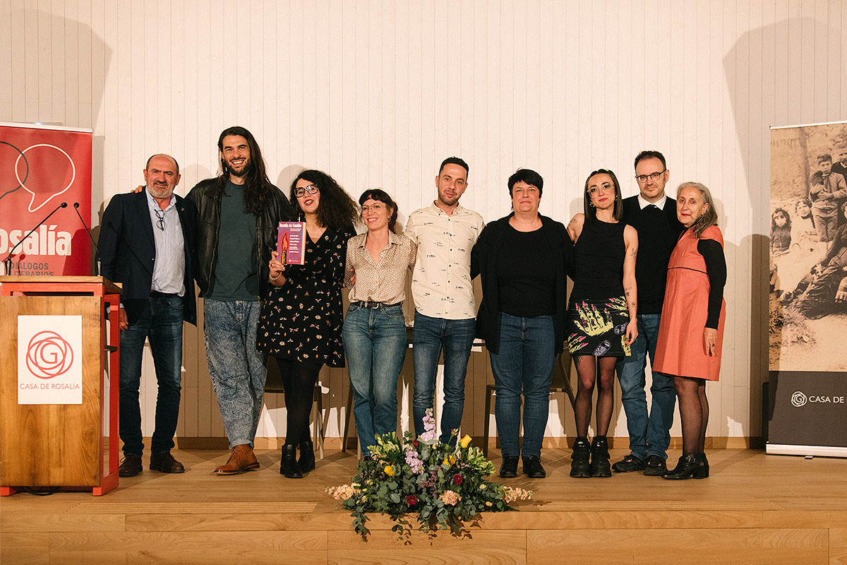 Casa de Rosalía (@casaderosalia) on Twitter photo Hoxe xoves a caravana de #RosalíaenCamiño trasládase a Compostela onde terán lugar un par de conversas guiadas por Nieves Neira: 🕯🌼
18.30 #OliverLaxe e #MaríaSevilla
19.30 <a href="/HermoGonzalo/">Gonzalo Hermo</a> e <a href="/Oriana_Mendez_/">Oriana Méndez</a>
📌 <a href="/MuseodoPobo/">Museo do Pobo Galego</a>
➡️ Entrada libre!
➕ info: rosalia.gal/que-facemos/pr… Hoxe xoves a caravana de #RosalíaenCamiño trasládase a Compostela onde terán lugar un par de conversas guiadas por Nieves Neira: 🕯🌼
18.30 #OliverLaxe e #MaríaSevilla
19.30 <a href="/HermoGonzalo/">Gonzalo Hermo</a> e <a href="/Oriana_Mendez_/">Oriana Méndez</a>
📌 <a href="/MuseodoPobo/">Museo do Pobo Galego</a>
➡️ Entrada libre!
➕ info: rosalia.gal/que-facemos/pr…