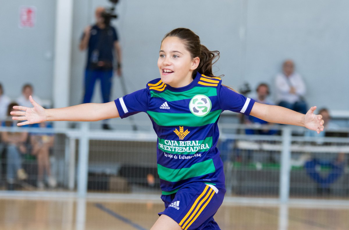 FedExFutbol's tweet image. 🏆 🇪🇸 | #CESA |  

👧𝐒𝐮𝐛 𝟏𝟎 𝐅𝐄𝐌𝐄𝐍𝐈𝐍𝐀 𝐅𝐮́𝐭𝐛𝐨𝐥 𝐒𝐚𝐥𝐚

Tras conocerse el resultado del otro partido del grupo, la Selección EXTREMEÑA Benjamín Femenina está...

✅¡¡¡𝐎𝐅𝐈𝐂𝐈𝐀𝐋𝐌𝐄𝐍𝐓𝐄 𝐂𝐋𝐀𝐒𝐈𝐅𝐈𝐂𝐀𝐃𝐀 𝐏𝐀𝐑𝐀 𝐒𝐄𝐌𝐈𝐅𝐈𝐍𝐀𝐋𝐄𝐒!!!

¡Y encima…