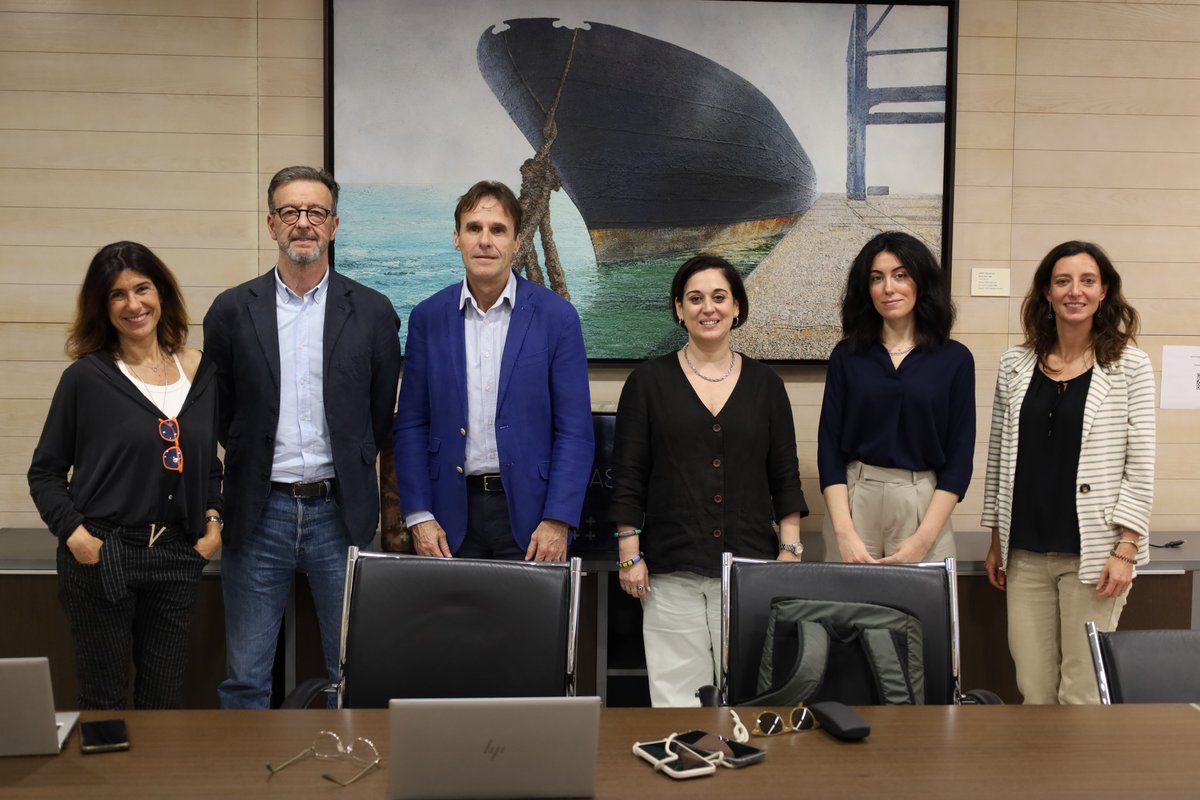 Hospital del Mar (@hospitaldelmar) on Twitter photo El Banc de Sang i Teixits i <a href="/HMar_research/">HMar Research Institute</a> s’uneixen per col·laborar en la #recerca de #teràpiesavançades
Aprofitaran esforços i recursos per sumar sinergies i col·laborar en l'àmbit de la recerca
#TalentMAR <a href="/donarsang/">Banc de Sang</a> <a href="/joaquinarribas/">Joaquín Arribas</a> <a href="/Alvarez_Vallina/">Luis Álvarez-Vallina</a>
hospitaldelmar.cat/ca/noticies/vi… El Banc de Sang i Teixits i <a href="/HMar_research/">HMar Research Institute</a> s’uneixen per col·laborar en la #recerca de #teràpiesavançades
Aprofitaran esforços i recursos per sumar sinergies i col·laborar en l'àmbit de la recerca
#TalentMAR <a href="/donarsang/">Banc de Sang</a> <a href="/joaquinarribas/">Joaquín Arribas</a> <a href="/Alvarez_Vallina/">Luis Álvarez-Vallina</a>
hospitaldelmar.cat/ca/noticies/vi…