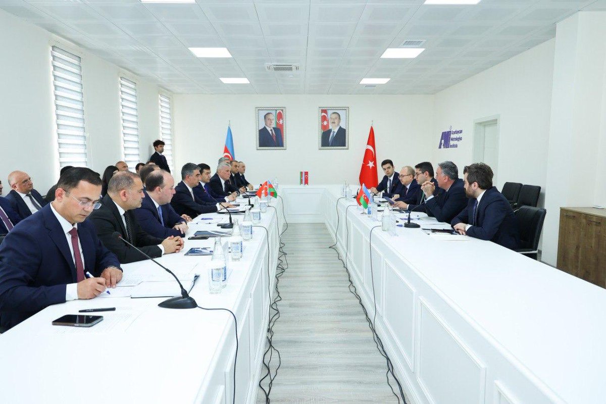 mkgonullu's tweet image. Kardeş ülke Azerbaycan’ın metroloji altyapısını birlikte güçlendiriyoruz! 🇹🇷🤝🇦🇿

Azerbaycan Metroloji Enstitüsü (AzMİ) ile TÜBİTAK UME arasında imzalanan yeni sözleşmeyle, 14 yeni laboratuvarın kurulumu için düğmeye bastık. 🔬

Bilim ve teknolojiyle büyüyen iş birliğimiz,…