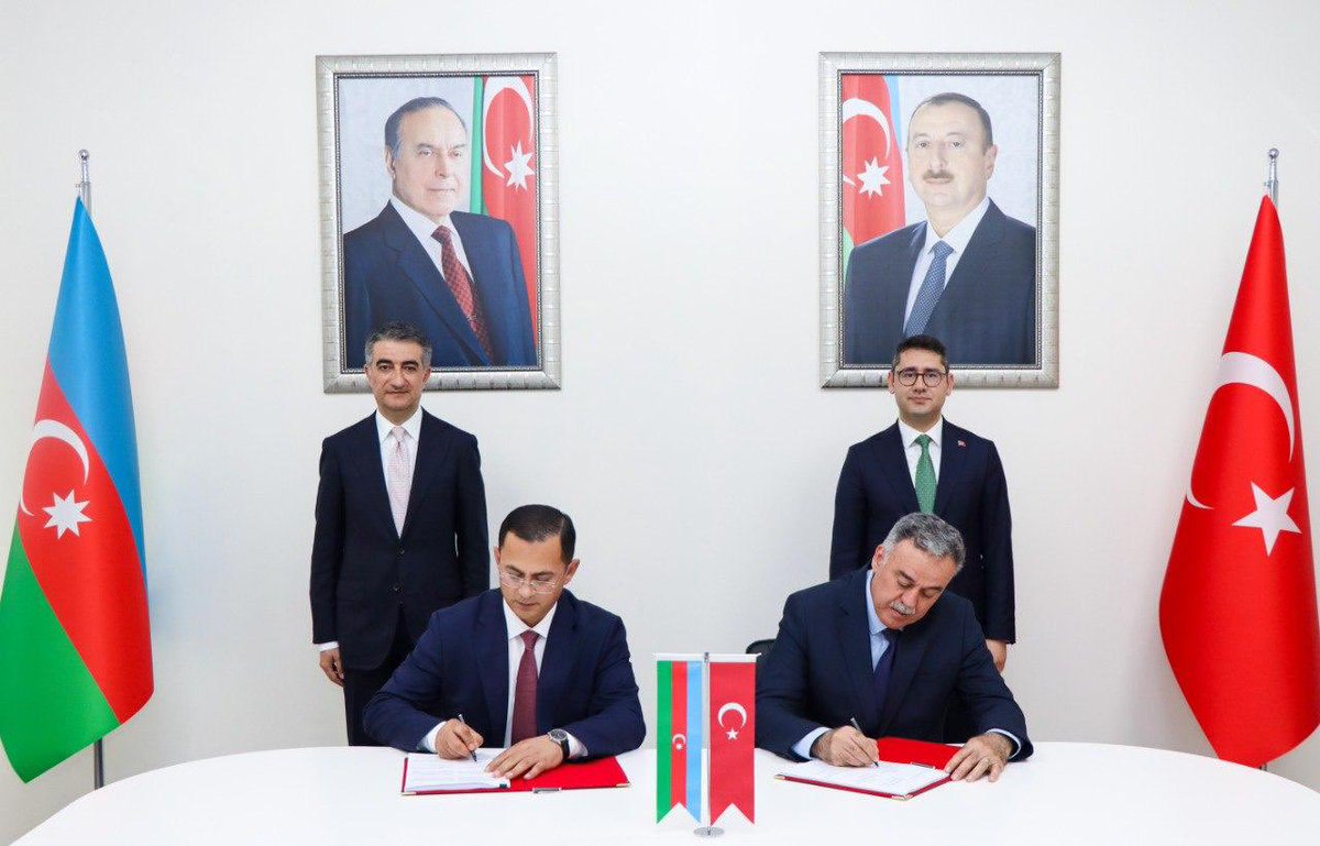 mkgonullu's tweet image. Kardeş ülke Azerbaycan’ın metroloji altyapısını birlikte güçlendiriyoruz! 🇹🇷🤝🇦🇿

Azerbaycan Metroloji Enstitüsü (AzMİ) ile TÜBİTAK UME arasında imzalanan yeni sözleşmeyle, 14 yeni laboratuvarın kurulumu için düğmeye bastık. 🔬

Bilim ve teknolojiyle büyüyen iş birliğimiz,…