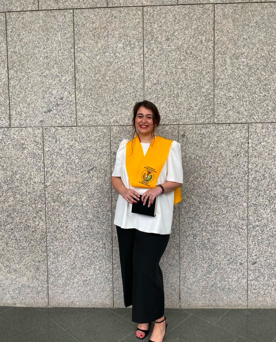 paulaabaltasar's tweet image. Una vez más mis amigas comiéndose el mundo. La plaza donde ellas quieran, que orgullo de tías!!! 💙💙💙