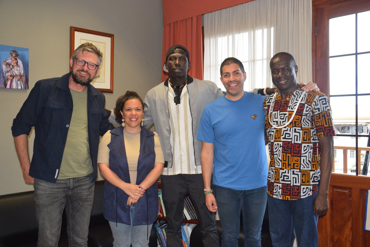 Ayto La Frontera (@aytolafrontera) on Twitter photo Visita nuestro ayuntamiento, Mashudu Salifu, investigador especializado en migración desde África Occidental.
Un encuentro, del que han formado parte el alcalde del municipio Pablo Rodríguez Cejas y la concejala de Servicios Sociales, Rocío Armas. Visita nuestro ayuntamiento, Mashudu Salifu, investigador especializado en migración desde África Occidental.
Un encuentro, del que han formado parte el alcalde del municipio Pablo Rodríguez Cejas y la concejala de Servicios Sociales, Rocío Armas.