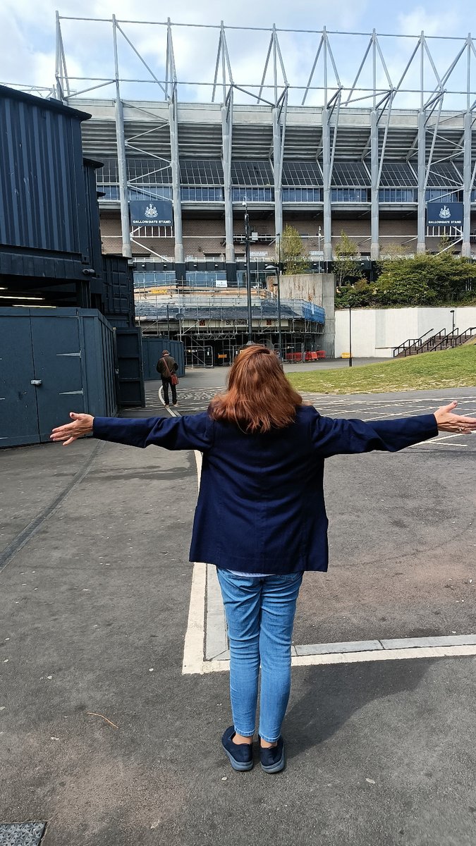 Spencer Vignes (@spencervignes) on Twitter photo A poignant image from Tuesday. Elizabeth Robledo, daughter of the late Newcastle United great George Robledo, back on Tyneside from her home in Chile for the launch of her father's biography at <a href="/BackPageShop/">BackPageNewcastle</a>, salutes St James' Park. A poignant image from Tuesday. Elizabeth Robledo, daughter of the late Newcastle United great George Robledo, back on Tyneside from her home in Chile for the launch of her father's biography at <a href="/BackPageShop/">BackPageNewcastle</a>, salutes St James' Park.