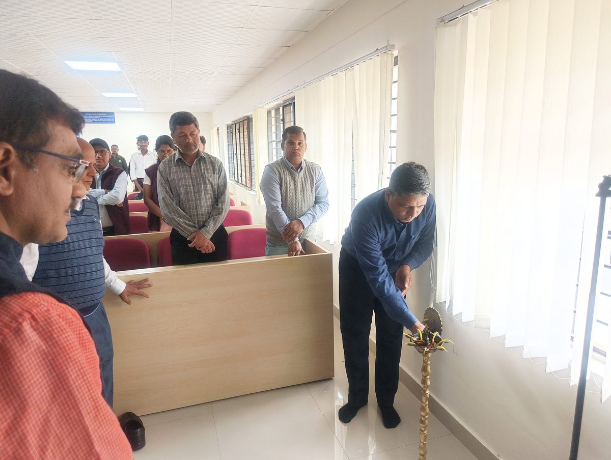 gbpietpauri's tweet photo. #ECED in collaboration with Electronics & ICT Academy, @IITDM Jabalpur hosting an #OnlineFDP on #Advancement_in_IoT_using_AI_ML from
08–22 May 2025
faculty from PAN India are participating the #FDP, powered by @GoI_MeitY
#FDP Inaugurated by Director #ProfDhananjaySinghji https://t.co/1IP4eMb99l